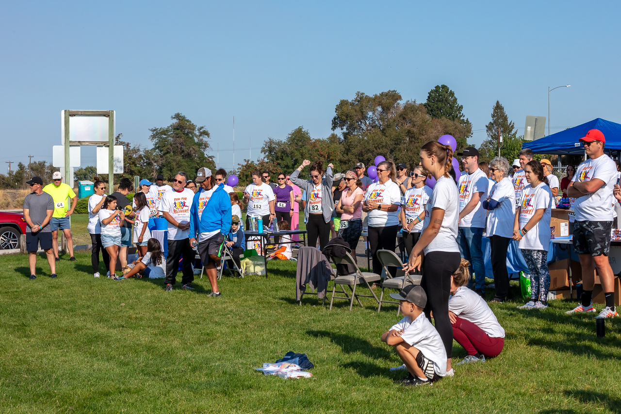 2023.Crowd listening to program